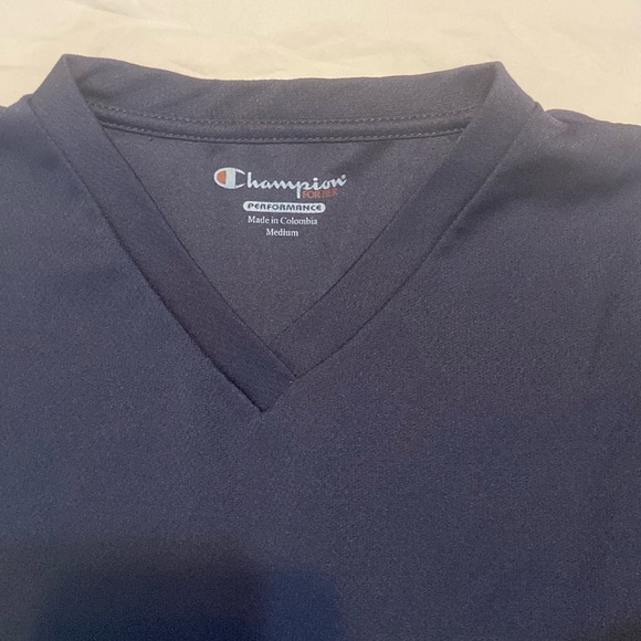 University of Pennsylvania Youth Champion Girls PerformanceSize Medium Shirt - Picture 5 of 8